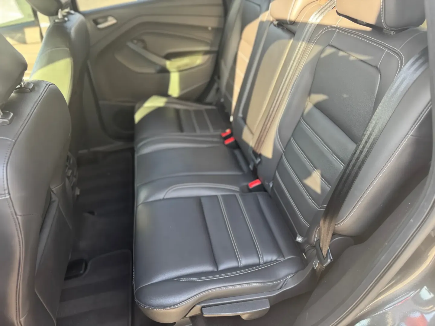 2019 Ford Escape SEL FWD (1FMCU0HD0KU) with an 1.5L L4 DOHC 16V engine, 6A transmission, located at 10740 Forest Lane, Dallas, TX, 75243, (972) 272-7300, 32.908588, -96.701813 - **Discover Your Next Adventure with This 2019 Ford Escape at Traditional Autos!**<br /> <br /> Are you seeking a versatile and reliable vehicle for your next family road trip or daily commute? Look no further than this 2019 Ford Escape, now available at Traditional Autos in Dallas, TX. This sport ut - Photo#6