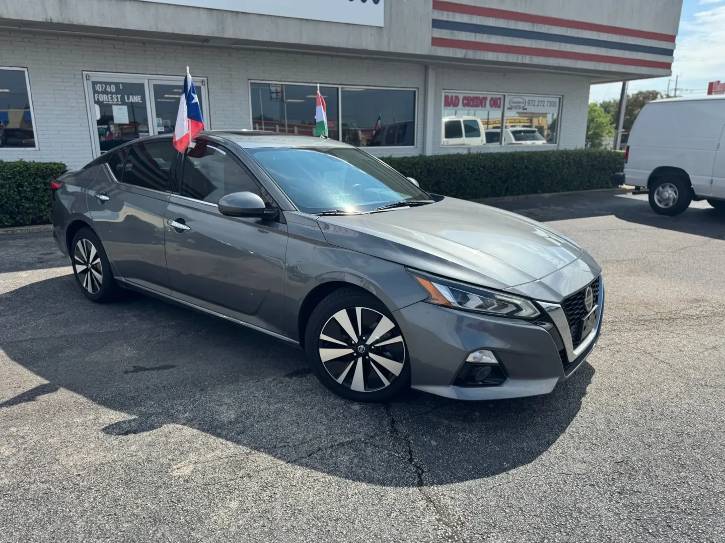 2019 Nissan Altima 2.5 SV (1N4BL4DV7KN) with an 2.5L L4 DOHC 16V engine, CVT transmission, located at 10740 Forest Lane, Dallas, TX, 75243, (972) 272-7300, 32.908588, -96.701813 - **Experience Comfort and Reliability with the 2019 Nissan Altima at Traditional Autos!**<br /> <br /> Are you looking for an affordable used car that perfectly balances comfort, efficiency, and cutting-edge technology? The 2019 Nissan Altima is your ideal solution! Whether you're commuting to work, - Photo#1