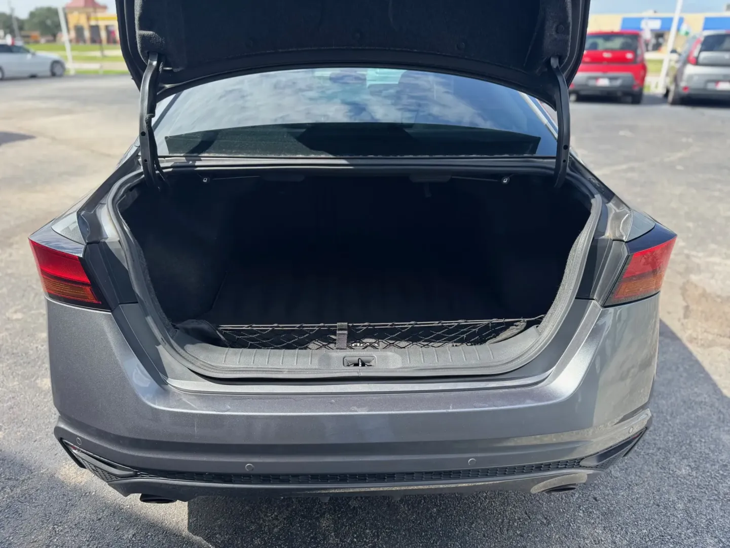 2019 Nissan Altima 2.5 SV (1N4BL4DV7KN) with an 2.5L L4 DOHC 16V engine, CVT transmission, located at 10740 Forest Lane, Dallas, TX, 75243, (972) 272-7300, 32.908588, -96.701813 - **Experience Comfort and Reliability with the 2019 Nissan Altima at Traditional Autos!**<br /> <br /> Are you looking for an affordable used car that perfectly balances comfort, efficiency, and cutting-edge technology? The 2019 Nissan Altima is your ideal solution! Whether you're commuting to work, - Photo#4