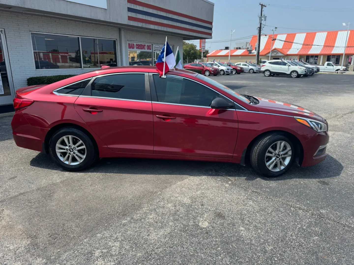 2015 Hyundai Sonata ECO (5NPE24AF4FH) with an 1.6L L4 DOHC 16V engine, 7-Speed Automatic transmission, located at 10740 Forest Lane, Dallas, TX, 75243, (972) 272-7300, 32.908588, -96.701813 - Discover the perfect blend of style, comfort, and affordability with the stunning 2015 Hyundai Sonata, now available at Traditional Autos in Dallas, TX. This sedan is not just a vehicle; it's an opportunity to elevate your daily commute and family outings. With its spacious interior and advanced saf - Photo#2