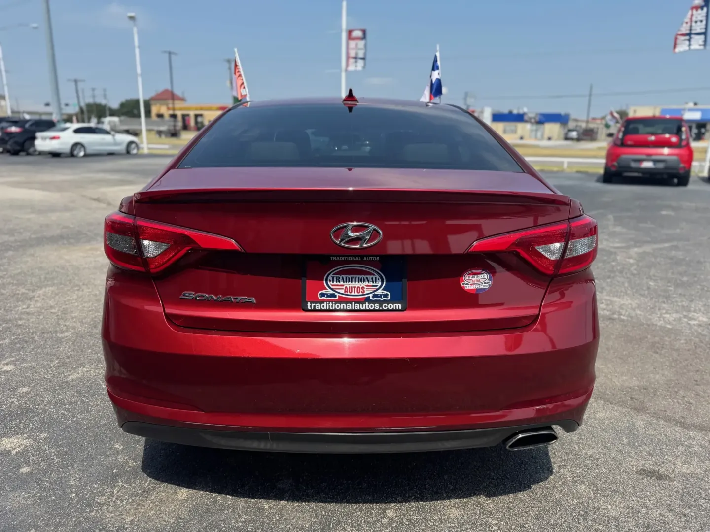 2015 Hyundai Sonata ECO (5NPE24AF4FH) with an 1.6L L4 DOHC 16V engine, 7-Speed Automatic transmission, located at 10740 Forest Lane, Dallas, TX, 75243, (972) 272-7300, 32.908588, -96.701813 - Discover the perfect blend of style, comfort, and affordability with the stunning 2015 Hyundai Sonata, now available at Traditional Autos in Dallas, TX. This sedan is not just a vehicle; it's an opportunity to elevate your daily commute and family outings. With its spacious interior and advanced saf - Photo#3