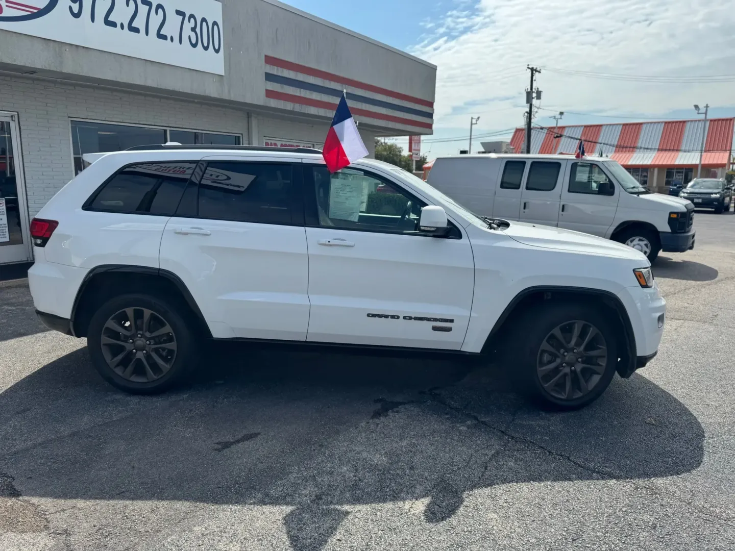 2016 Jeep Grand Cherokee Limited 2WD (1C4RJEBG1GC) with an 3.6L V6 DOHC 24V engine, 8A transmission, located at 10740 Forest Lane, Dallas, TX, 75243, (972) 272-7300, 32.908588, -96.701813 - Are you in search of a robust SUV that can handle everything from daily commutes to weekend getaways? Look no further than this impressive 2016 Jeep Grand Cherokee, available now at Traditional Autos, your trusted pre-owned vehicle dealer located in the heart of Dallas, TX. This vehicle is designed - Photo#2