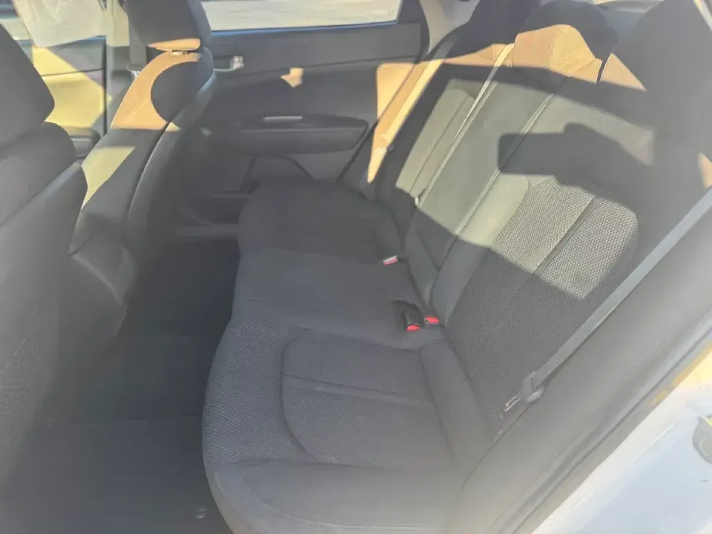 2020 Kia Optima LX (5XXGT4L36LG) with an 2.4L L4 DOHC 16V engine, 6A transmission, located at 10740 Forest Lane, Dallas, TX, 75243, (972) 272-7300, 32.908588, -96.701813 - **Discover Your Next Adventure with the 2020 Kia Optima at Traditional Autos!** <br /> <br /> Are you a commuter seeking a comfortable ride, a family in need of a reliable vehicle, or an adventurous spirit ready for weekend getaways? Look no further! The 2020 Kia Optima, available now at Traditiona - Photo#6