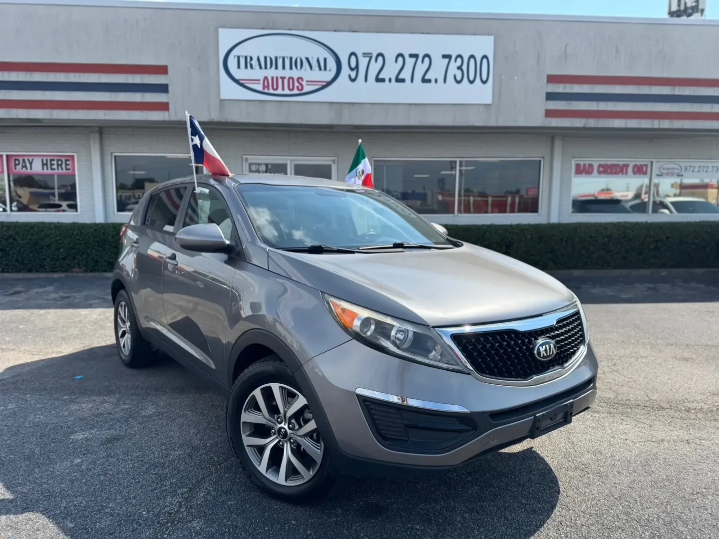2016 Kia Sportage LX FWD (KNDPB3AC2G7) with an 2.4L V6 DOHC 24V engine, 6-Speed Automatic transmission, located at 10740 Forest Lane, Dallas, TX, 75243, (972) 272-7300, 32.908588, -96.701813 - ### Discover Your Next Adventure with the 2016 Kia Sportage at Traditional Autos!<br /> <br /> Whether you're navigating the bustling streets of Dallas or embarking on a weekend escape to nearby attractions, the 2016 Kia Sportage offers the perfect blend of style, comfort, and versatility. This spor - Photo#0