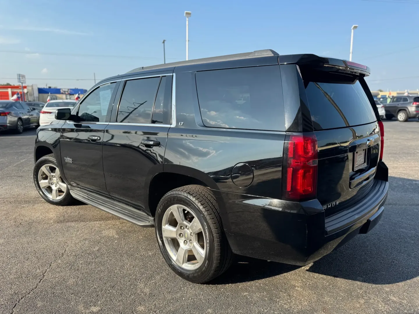 2015 Chevrolet Tahoe LT 2WD (1GNSCBKC6FR) with an 5.3L V8 OHV 16V engine, 6-Speed Automatic transmission, located at 10740 Forest Lane, Dallas, TX, 75243, (972) 272-7300, 32.908588, -96.701813 - **Embark on Your Next Adventure with This 2015 Chevrolet Tahoe SUV!**<br /> <br /> Are you ready to take your family on unforgettable road trips or tackle weekend adventures with ease? Look no further than this stunning 2015 Chevrolet Tahoe, available now at **Traditional Autos**, your premier pre-o - Photo#5