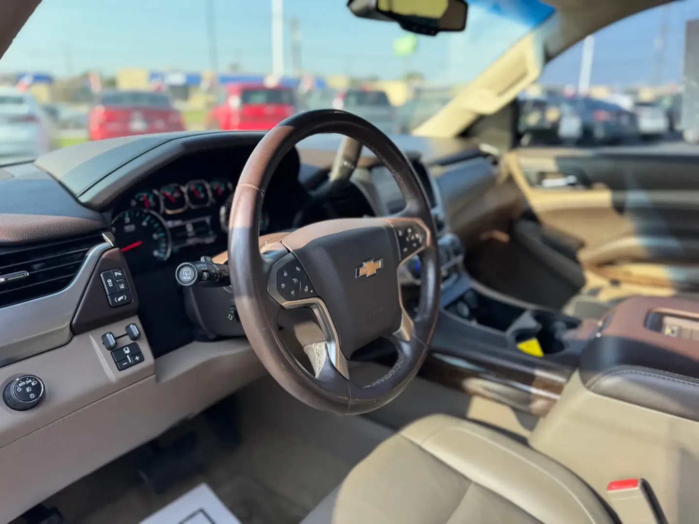 2015 Chevrolet Tahoe LT 2WD (1GNSCBKC6FR) with an 5.3L V8 OHV 16V engine, 6-Speed Automatic transmission, located at 10740 Forest Lane, Dallas, TX, 75243, (972) 272-7300, 32.908588, -96.701813 - **Embark on Your Next Adventure with This 2015 Chevrolet Tahoe SUV!**<br /> <br /> Are you ready to take your family on unforgettable road trips or tackle weekend adventures with ease? Look no further than this stunning 2015 Chevrolet Tahoe, available now at **Traditional Autos**, your premier pre-o - Photo#8