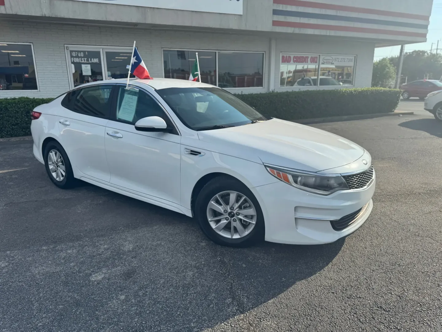 2018 Kia Optima LX (5XXGT4L39JG) with an 2.4L L4 DOHC 16V engine, 6A transmission, located at 10740 Forest Lane, Dallas, TX, 75243, (972) 272-7300, 32.908588, -96.701813 - Are you in search of a reliable and stylish vehicle that can elevate your daily commute while also accommodating those weekend getaways? Look no further! Introducing the 2018 Kia Optima, an excellent choice for anyone seeking a blend of comfort, efficiency, and advanced safety features. This sedan i - Photo#1