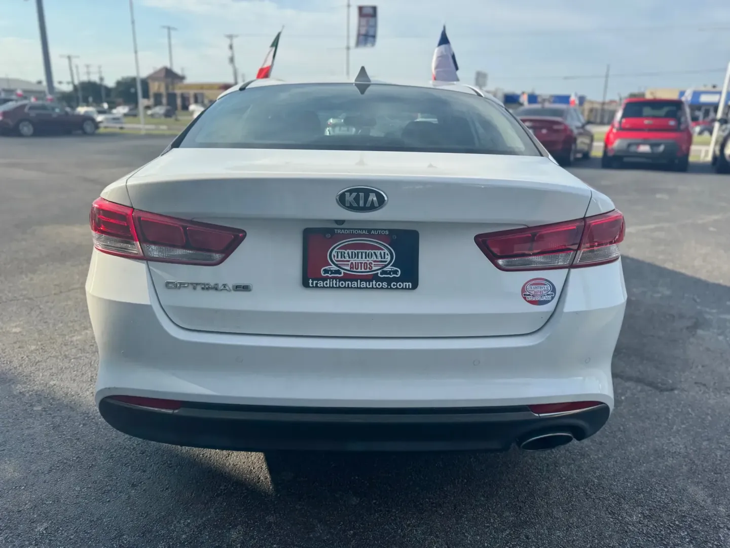 2018 Kia Optima LX (5XXGT4L39JG) with an 2.4L L4 DOHC 16V engine, 6A transmission, located at 10740 Forest Lane, Dallas, TX, 75243, (972) 272-7300, 32.908588, -96.701813 - Are you in search of a reliable and stylish vehicle that can elevate your daily commute while also accommodating those weekend getaways? Look no further! Introducing the 2018 Kia Optima, an excellent choice for anyone seeking a blend of comfort, efficiency, and advanced safety features. This sedan i - Photo#3