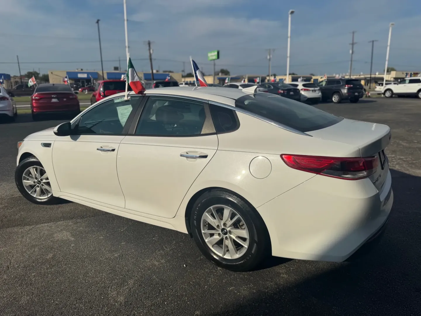 2018 Kia Optima LX (5XXGT4L39JG) with an 2.4L L4 DOHC 16V engine, 6A transmission, located at 10740 Forest Lane, Dallas, TX, 75243, (972) 272-7300, 32.908588, -96.701813 - Are you in search of a reliable and stylish vehicle that can elevate your daily commute while also accommodating those weekend getaways? Look no further! Introducing the 2018 Kia Optima, an excellent choice for anyone seeking a blend of comfort, efficiency, and advanced safety features. This sedan i - Photo#4