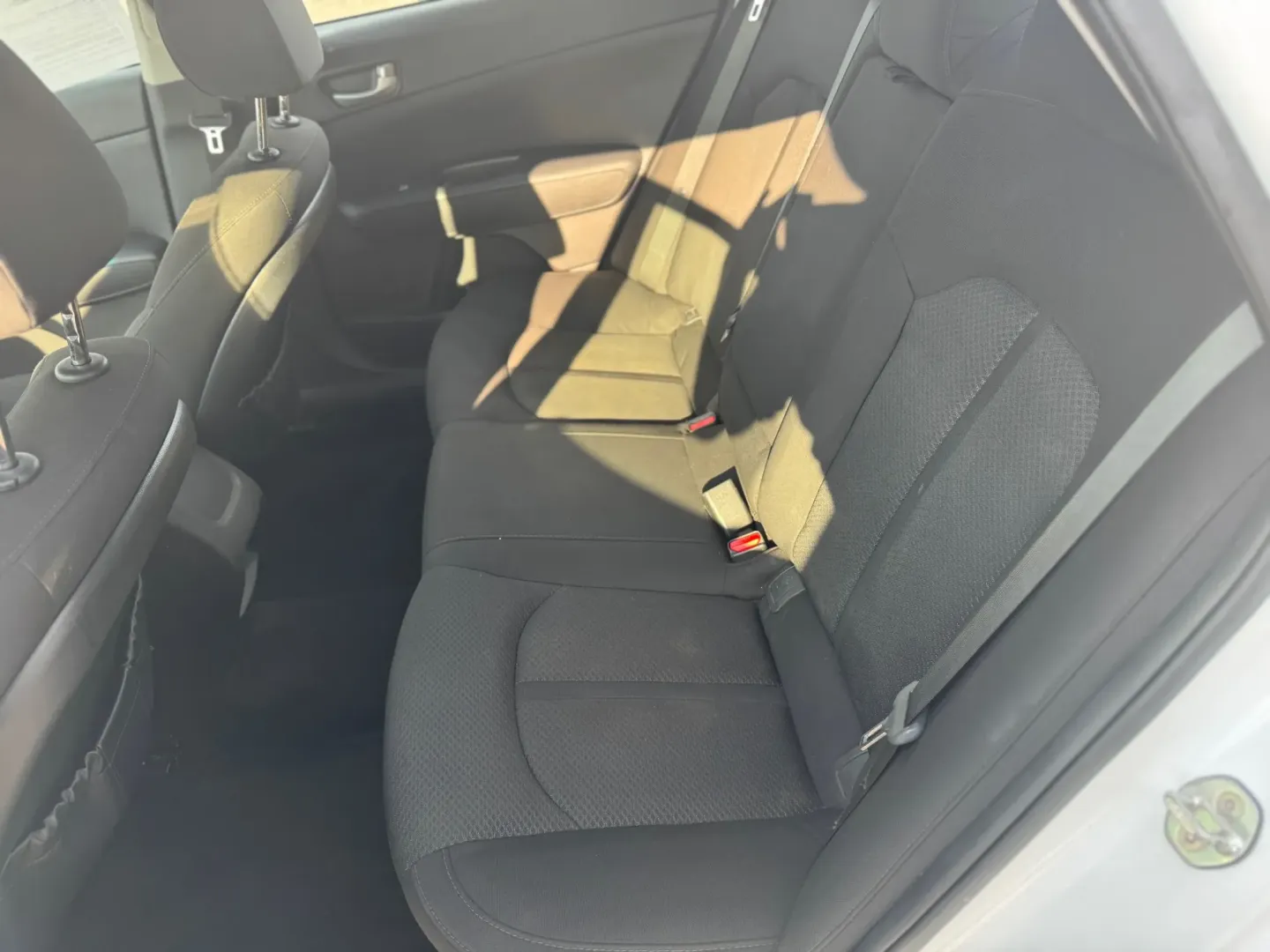 2018 Kia Optima LX (5XXGT4L39JG) with an 2.4L L4 DOHC 16V engine, 6A transmission, located at 10740 Forest Lane, Dallas, TX, 75243, (972) 272-7300, 32.908588, -96.701813 - Are you in search of a reliable and stylish vehicle that can elevate your daily commute while also accommodating those weekend getaways? Look no further! Introducing the 2018 Kia Optima, an excellent choice for anyone seeking a blend of comfort, efficiency, and advanced safety features. This sedan i - Photo#5