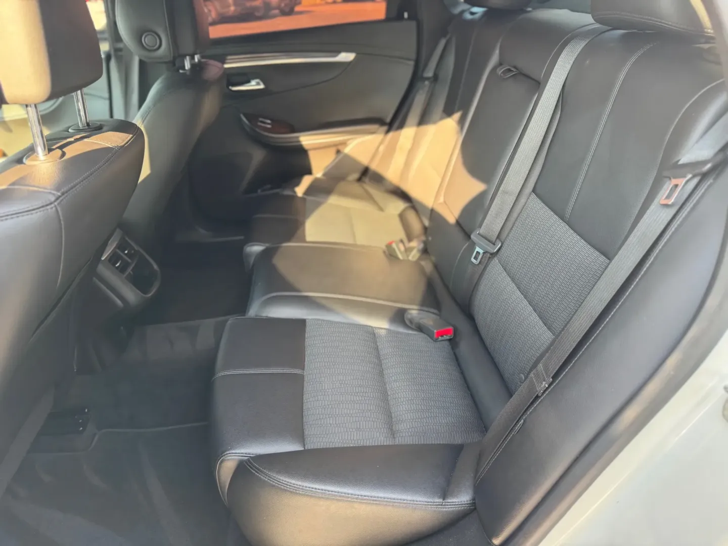 2014 Chevrolet Impala 2LT (2G1125S35E9) with an 3.6L V6 DOHC 16V FFV engine, 6-Speed Automatic transmission, located at 10740 Forest Lane, Dallas, TX, 75243, (972) 272-7300, 32.908588, -96.701813 - **Discover Your Next Adventure with the 2014 Chevrolet Impala Perfect for Families and Commutes!**<br /> <br /> Are you searching for a reliable sedan that combines style, comfort, and performance? Look no further! At Traditional Autos, located at 10740 Forest Lane, Dallas, TX 75243, we proudly pre - Photo#5