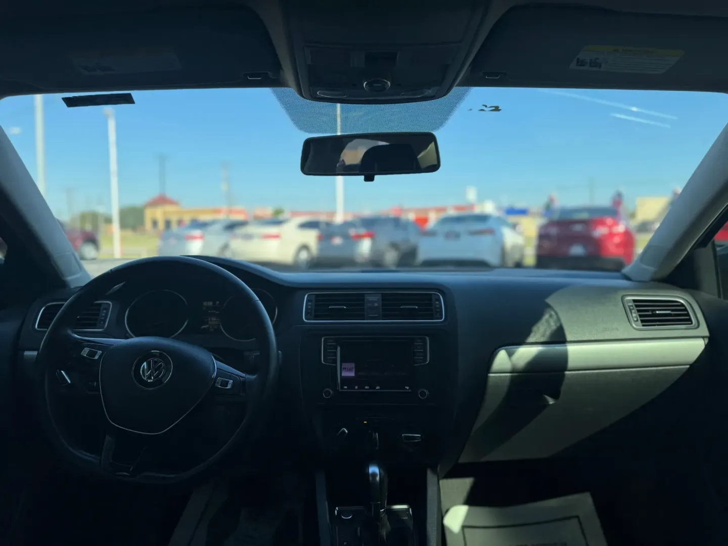 2016 Volkswagen Jetta SE 6A (3VWD67AJ3GM) with an 1.4L L4 DOHC 20V engine, 6A transmission, located at 10740 Forest Lane, Dallas, TX, 75243, (972) 272-7300, 32.908588, -96.701813 - Are you searching for a reliable vehicle that perfectly balances style, comfort, and affordability? Look no further than this stunning 2016 Volkswagen Jetta, now available at Traditional Autos, your trusted pre-owned dealership located at 10740 Forest Lane, Dallas, TX 75243. Situated in a vibrant ci - Photo#5