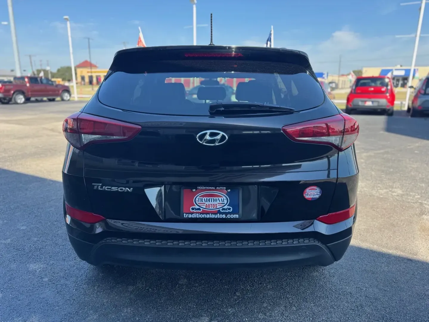 2017 Hyundai Tucson SE w/Preferred Package (KM8J33A42HU) with an 2.0L L4 DOHC 16V engine, 6A transmission, located at 10740 Forest Lane, Dallas, TX, 75243, (972) 272-7300, 32.908588, -96.701813 - Looking for an adventure-ready SUV that seamlessly fits into your busy lifestyle? Look no further than this impressive 2017 Hyundai Tucson, available now at Traditional Autos, your premier pre-owned vehicle dealer in Dallas, TX. Whether you're navigating city streets or heading out for a weekend adv - Photo#3
