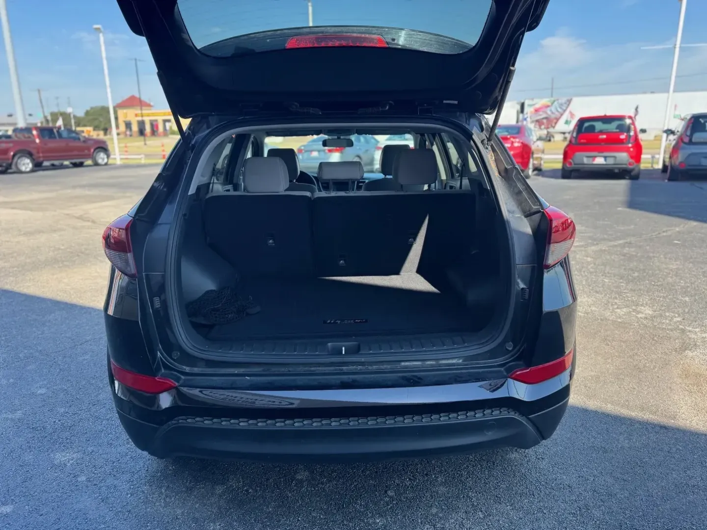 2017 Hyundai Tucson SE w/Preferred Package (KM8J33A42HU) with an 2.0L L4 DOHC 16V engine, 6A transmission, located at 10740 Forest Lane, Dallas, TX, 75243, (972) 272-7300, 32.908588, -96.701813 - Looking for an adventure-ready SUV that seamlessly fits into your busy lifestyle? Look no further than this impressive 2017 Hyundai Tucson, available now at Traditional Autos, your premier pre-owned vehicle dealer in Dallas, TX. Whether you're navigating city streets or heading out for a weekend adv - Photo#4