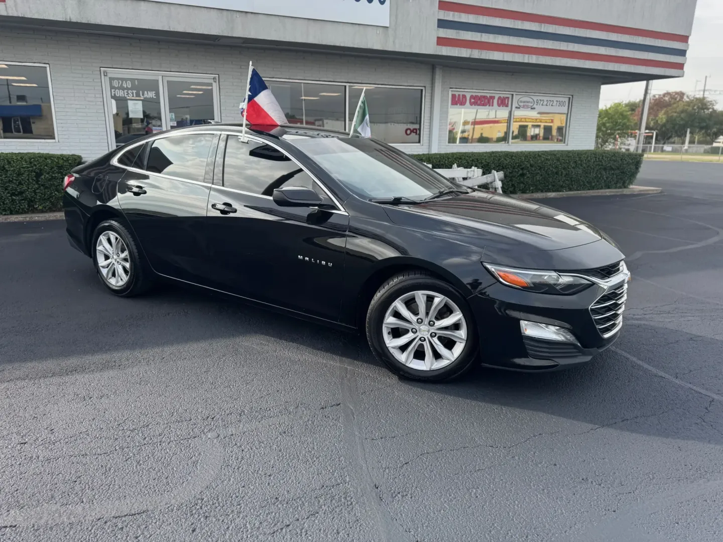2020 Chevrolet Malibu LT (1G1ZD5ST3LF) with an 1.5L L4 DOHC 16V engine, 6A transmission, located at 10740 Forest Lane, Dallas, TX, 75243, (972) 272-7300, 32.908588, -96.701813 - Are you ready to elevate your daily driving experience? The 2020 Chevrolet Malibu, available now at Traditional Autos in Dallas, TX, is the perfect match for those seeking a blend of style, comfort, and reliability. Whether you're commuting to work, running errands around the city, or planning a wee - Photo#1