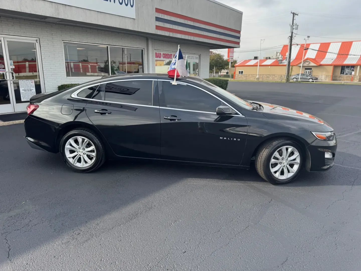 2020 Chevrolet Malibu LT (1G1ZD5ST3LF) with an 1.5L L4 DOHC 16V engine, 6A transmission, located at 10740 Forest Lane, Dallas, TX, 75243, (972) 272-7300, 32.908588, -96.701813 - Are you ready to elevate your daily driving experience? The 2020 Chevrolet Malibu, available now at Traditional Autos in Dallas, TX, is the perfect match for those seeking a blend of style, comfort, and reliability. Whether you're commuting to work, running errands around the city, or planning a wee - Photo#2