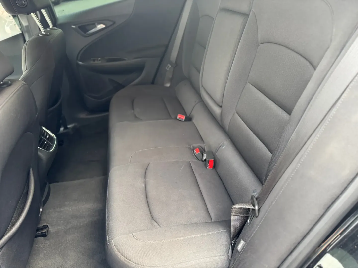 2020 Chevrolet Malibu LT (1G1ZD5ST3LF) with an 1.5L L4 DOHC 16V engine, 6A transmission, located at 10740 Forest Lane, Dallas, TX, 75243, (972) 272-7300, 32.908588, -96.701813 - Are you ready to elevate your daily driving experience? The 2020 Chevrolet Malibu, available now at Traditional Autos in Dallas, TX, is the perfect match for those seeking a blend of style, comfort, and reliability. Whether you're commuting to work, running errands around the city, or planning a wee - Photo#5