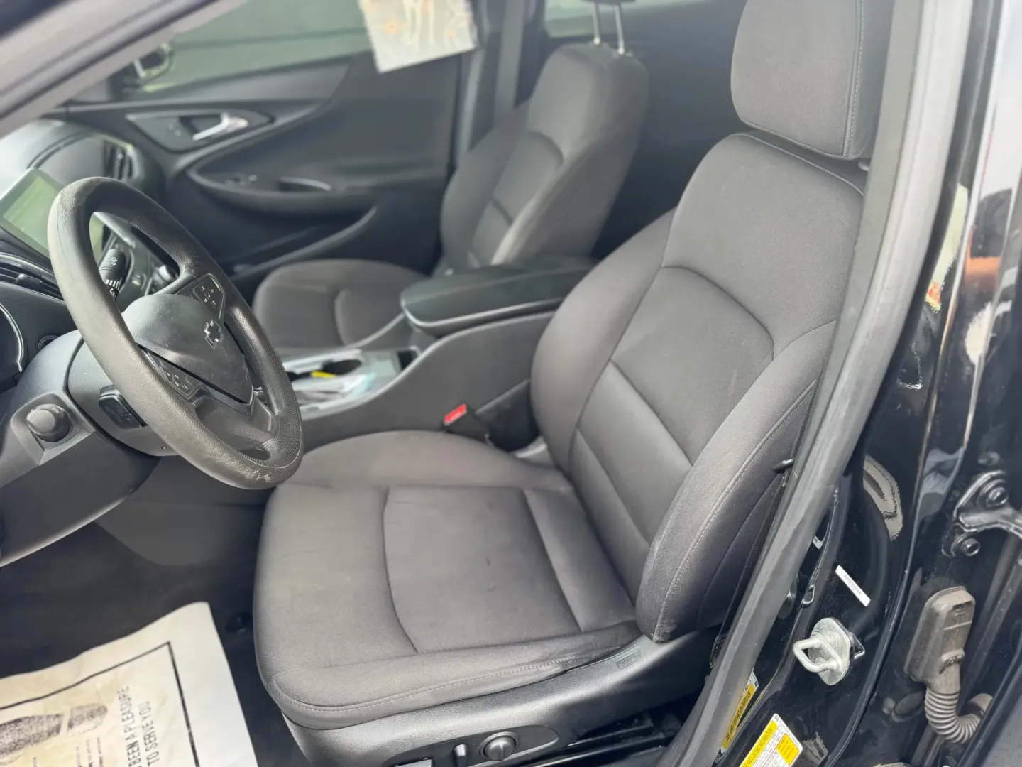 2020 Chevrolet Malibu LT (1G1ZD5ST3LF) with an 1.5L L4 DOHC 16V engine, 6A transmission, located at 10740 Forest Lane, Dallas, TX, 75243, (972) 272-7300, 32.908588, -96.701813 - Are you ready to elevate your daily driving experience? The 2020 Chevrolet Malibu, available now at Traditional Autos in Dallas, TX, is the perfect match for those seeking a blend of style, comfort, and reliability. Whether you're commuting to work, running errands around the city, or planning a wee - Photo#7