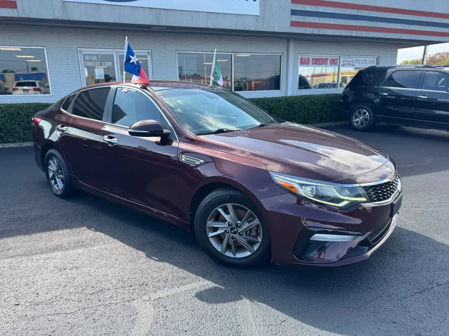 2019 Kia Optima LX (5XXGT4L34KG) with an 2.4L L4 DOHC 16V engine, 6A transmission, located at 10740 Forest Lane, Dallas, TX, 75243, (972) 272-7300, 32.908588, -96.701813 - ### Elevate Your Daily Commute with This 2019 Kia Optima at Traditional Autos!<br /> <br /> Are you in search of a reliable vehicle that fits seamlessly into your daily routine while also providing a touch of style? The 2019 Kia Optima positioned at Traditional Autos is your answer! This sedan isn't - Photo#1
