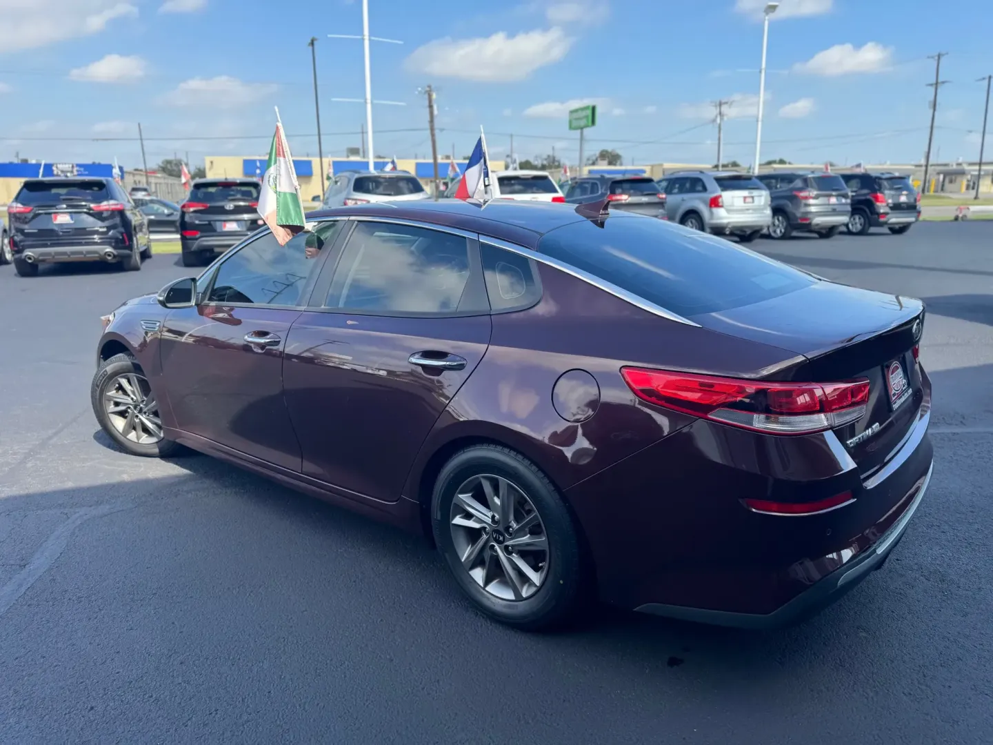 2019 Kia Optima LX (5XXGT4L34KG) with an 2.4L L4 DOHC 16V engine, 6A transmission, located at 10740 Forest Lane, Dallas, TX, 75243, (972) 272-7300, 32.908588, -96.701813 - ### Elevate Your Daily Commute with This 2019 Kia Optima at Traditional Autos!<br /> <br /> Are you in search of a reliable vehicle that fits seamlessly into your daily routine while also providing a touch of style? The 2019 Kia Optima positioned at Traditional Autos is your answer! This sedan isn't - Photo#4