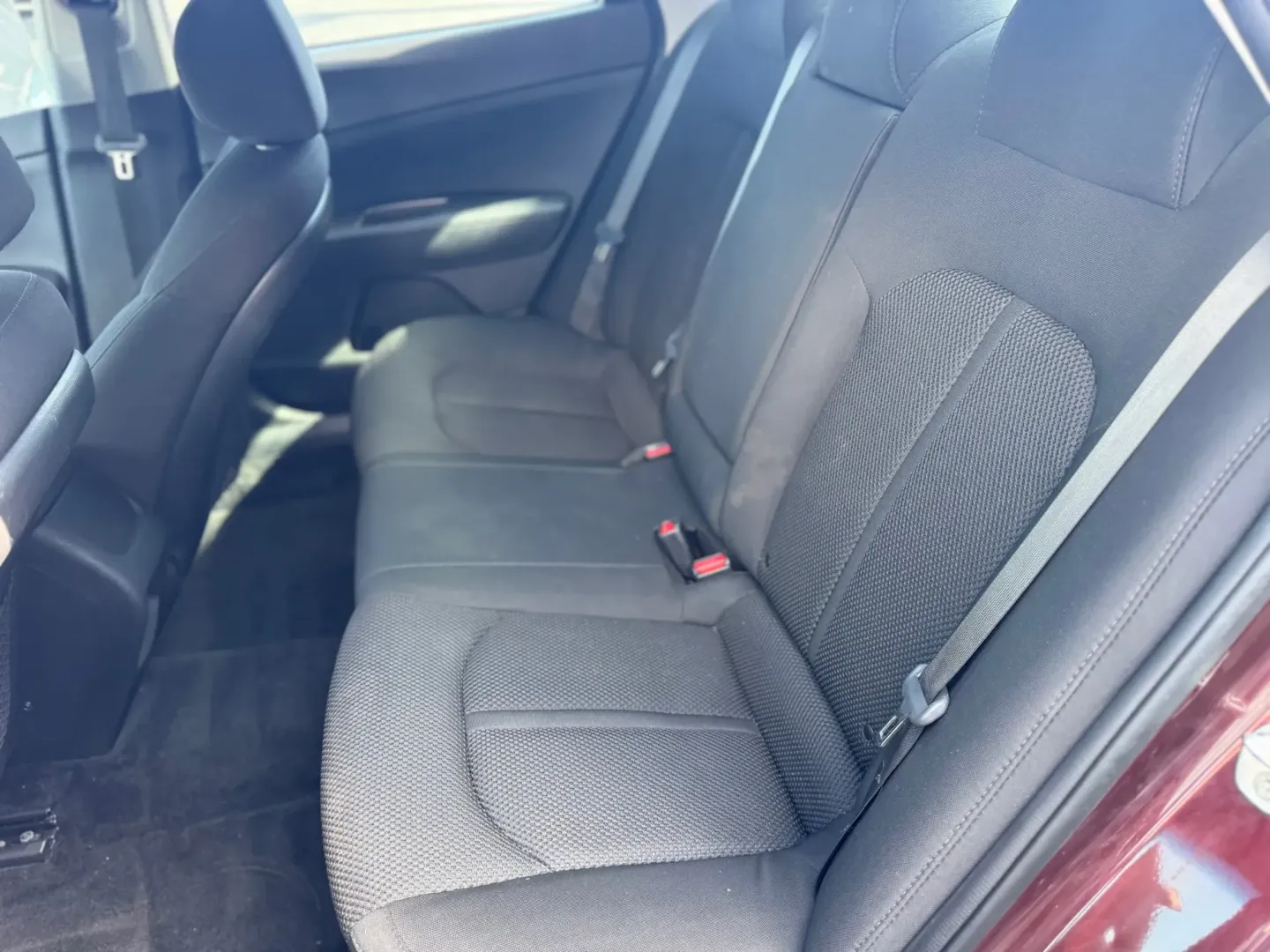 2019 Kia Optima LX (5XXGT4L34KG) with an 2.4L L4 DOHC 16V engine, 6A transmission, located at 10740 Forest Lane, Dallas, TX, 75243, (972) 272-7300, 32.908588, -96.701813 - ### Elevate Your Daily Commute with This 2019 Kia Optima at Traditional Autos!<br /> <br /> Are you in search of a reliable vehicle that fits seamlessly into your daily routine while also providing a touch of style? The 2019 Kia Optima positioned at Traditional Autos is your answer! This sedan isn't - Photo#5