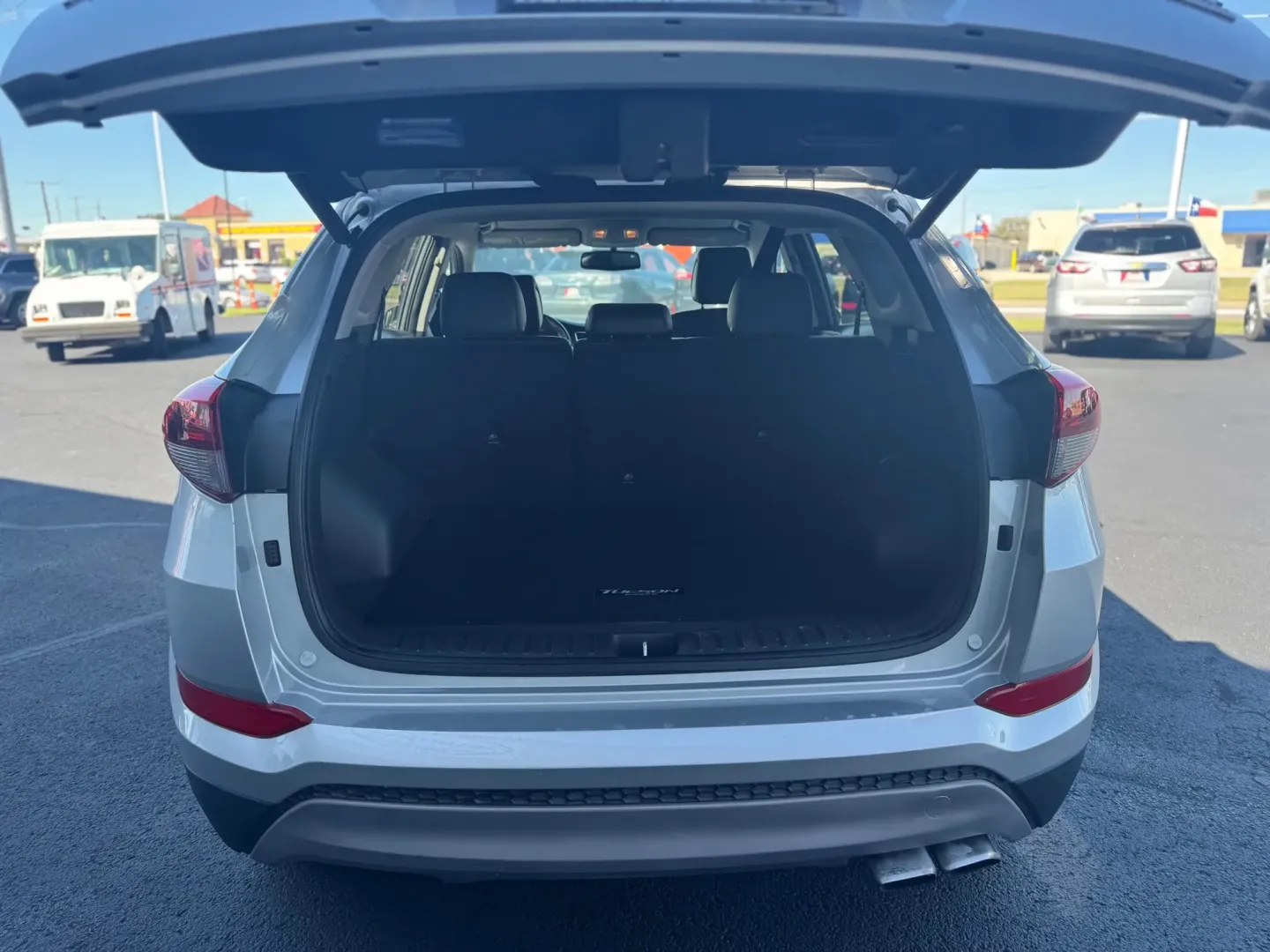 2018 Hyundai Tucson Eco AWD (KM8J3CA25JU) with an 1.6L L4 DOHC 16V engine, 7A transmission, located at 10740 Forest Lane, Dallas, TX, 75243, (972) 272-7300, 32.908588, -96.701813 - **Unleash Adventure with the 2018 Hyundai Tucson Your Ideal SUV for Every Journey!**<br /> <br /> If you're in the market for a versatile and reliable SUV that fits perfectly into an active lifestyle, look no further than the 2018 Hyundai Tucson. This compact yet spacious SUV is designed for famili - Photo#4