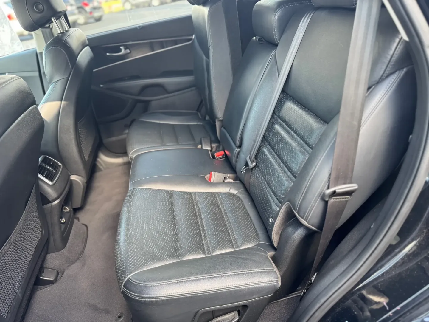 2017 Kia Sorento EX V6 2WD (5XYPH4A58HG) with an 3.3L V6 DOHC 24V engine, 6A transmission, located at 10740 Forest Lane, Dallas, TX, 75243, (972) 272-7300, 32.908588, -96.701813 - Elevate your adventures with this stunning 2017 Kia Sorento, a perfect companion for growing families, weekend road warriors, or anyone looking to thrive on the go! With its spacious interior, advanced safety features, and remarkable performance, this SUV ensures comfort and convenience on every jou - Photo#6