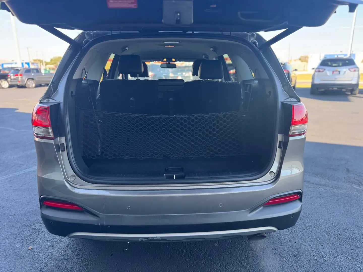 2018 Kia Sorento EX V6 2WD (5XYPH4A56JG) with an 3.3L V6 DOHC 24V engine, 6A transmission, located at 10740 Forest Lane, Dallas, TX, 75243, (972) 272-7300, 32.908588, -96.701813 - ### Adventure Awaits: Explore the 2018 Kia Sorento at Traditional Autos in Dallas, TX!<br /> <br /> Are you in the market for a versatile and spacious SUV that can handle your active lifestyle? Look no further than the **2018 Kia Sorento**, now available at **Traditional Autos**, your trusted pre-ow - Photo#3