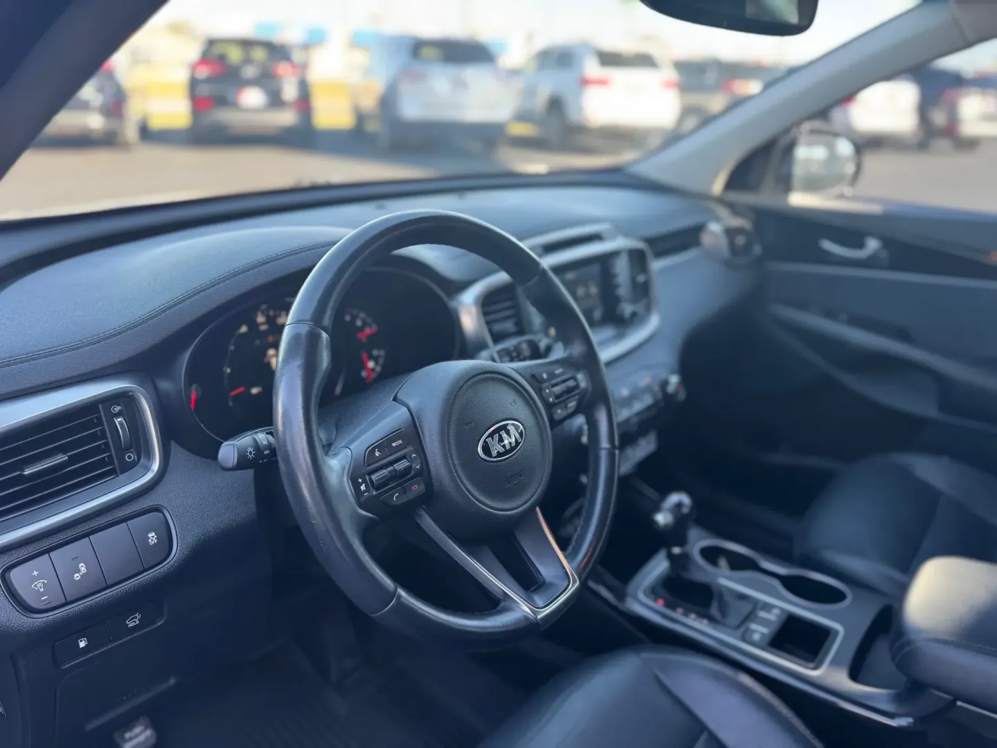 2018 Kia Sorento EX V6 2WD (5XYPH4A56JG) with an 3.3L V6 DOHC 24V engine, 6A transmission, located at 10740 Forest Lane, Dallas, TX, 75243, (972) 272-7300, 32.908588, -96.701813 - ### Adventure Awaits: Explore the 2018 Kia Sorento at Traditional Autos in Dallas, TX!<br /> <br /> Are you in the market for a versatile and spacious SUV that can handle your active lifestyle? Look no further than the **2018 Kia Sorento**, now available at **Traditional Autos**, your trusted pre-ow - Photo#7