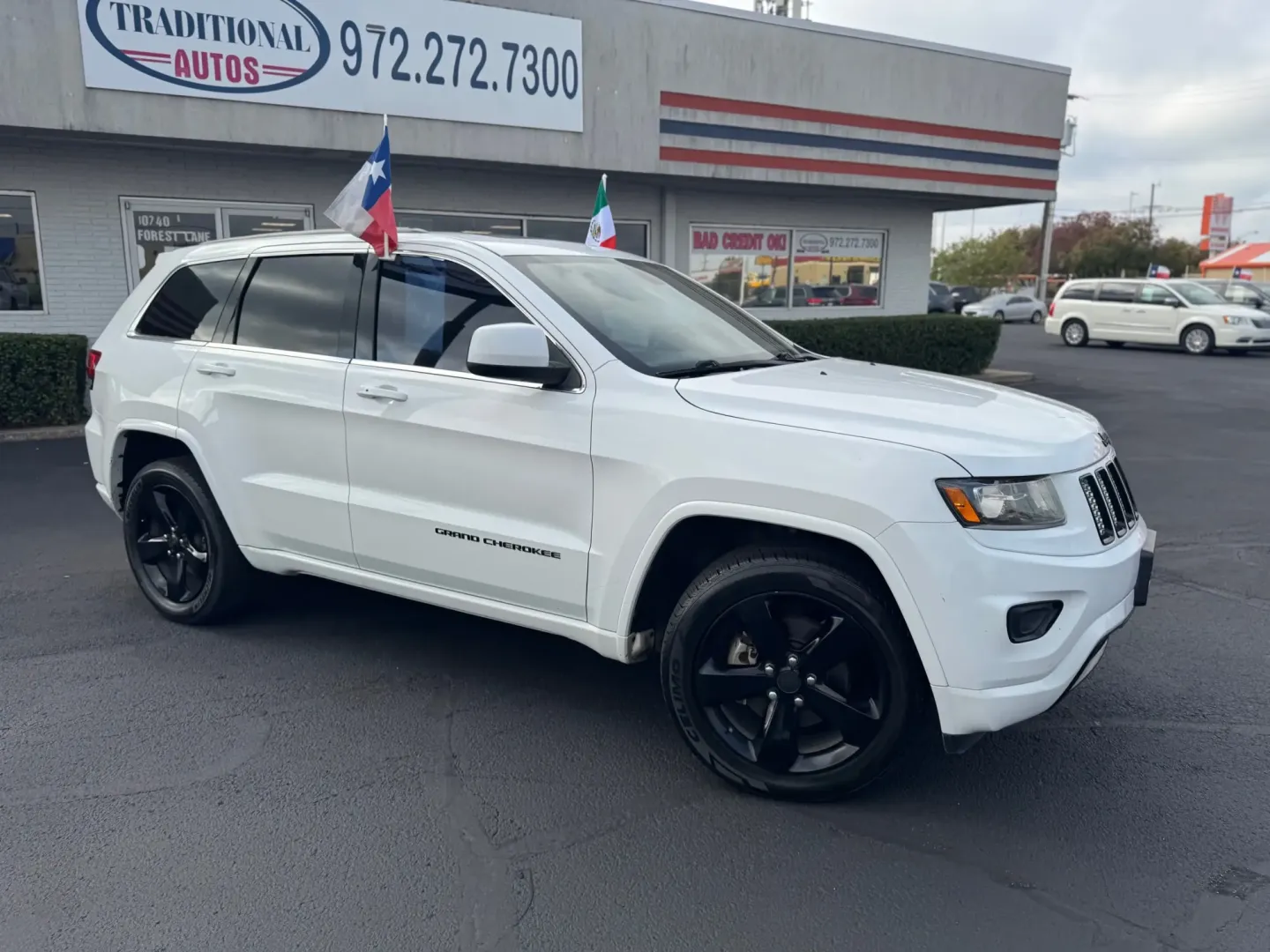 2015 Jeep Grand Cherokee Laredo 2WD (1C4RJEAG5FC) with an 3.6L V6 DOHC 24V engine, 8-Speed Automatic transmission, located at 10740 Forest Lane, Dallas, TX, 75243, (972) 272-7300, 32.908588, -96.701813 - If you're seeking an adventure-ready SUV that combines style, comfort, and versatility, look no further than this stunning 2015 Jeep Grand Cherokee, available now at Traditional Autos in Dallas, TX. With its robust 3.6L V6 engine and spacious interior, this pre-owned vehicle is perfect for families, - Photo#1