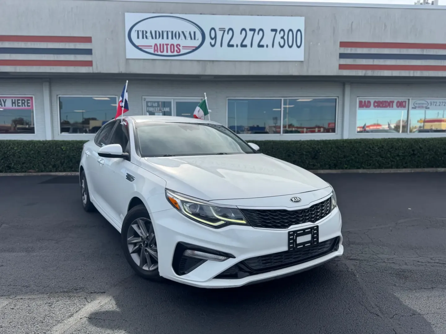 2020 Kia Optima LX (5XXGT4L35LG) with an 2.4L L4 DOHC 16V engine, 6A transmission, located at 10740 Forest Lane, Dallas, TX, 75243, (972) 272-7300, 32.908588, -96.701813 - **Unlock Your Adventure with the 2020 Kia Optima: Your Ideal Daily Driver!**<br /> <br /> Are you ready to elevate your daily commute, family outings, and weekend adventures? Look no further than the 2020 Kia Optima, now available at Traditional Autos! This stunning pre-owned sedan, finished in a pr - Photo#0