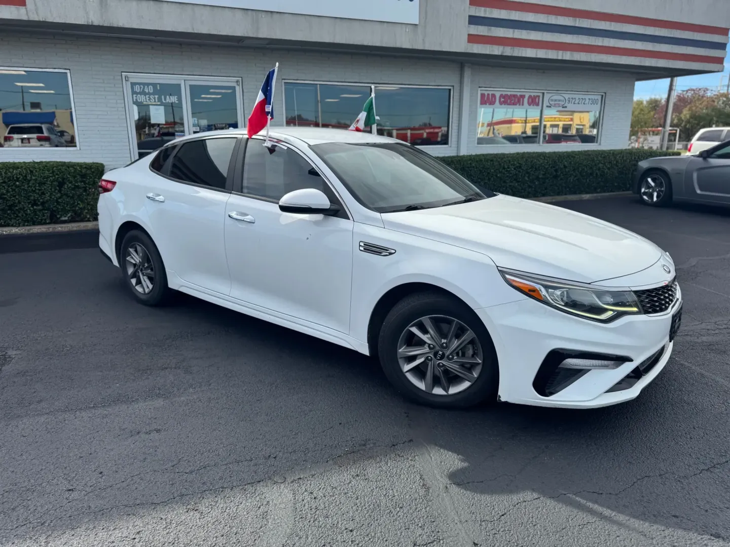 2020 Kia Optima LX (5XXGT4L35LG) with an 2.4L L4 DOHC 16V engine, 6A transmission, located at 10740 Forest Lane, Dallas, TX, 75243, (972) 272-7300, 32.908588, -96.701813 - **Unlock Your Adventure with the 2020 Kia Optima: Your Ideal Daily Driver!**<br /> <br /> Are you ready to elevate your daily commute, family outings, and weekend adventures? Look no further than the 2020 Kia Optima, now available at Traditional Autos! This stunning pre-owned sedan, finished in a pr - Photo#1
