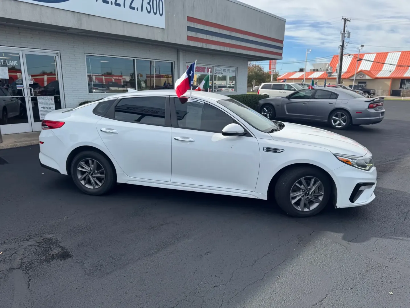 2020 Kia Optima LX (5XXGT4L35LG) with an 2.4L L4 DOHC 16V engine, 6A transmission, located at 10740 Forest Lane, Dallas, TX, 75243, (972) 272-7300, 32.908588, -96.701813 - **Unlock Your Adventure with the 2020 Kia Optima: Your Ideal Daily Driver!**<br /> <br /> Are you ready to elevate your daily commute, family outings, and weekend adventures? Look no further than the 2020 Kia Optima, now available at Traditional Autos! This stunning pre-owned sedan, finished in a pr - Photo#2