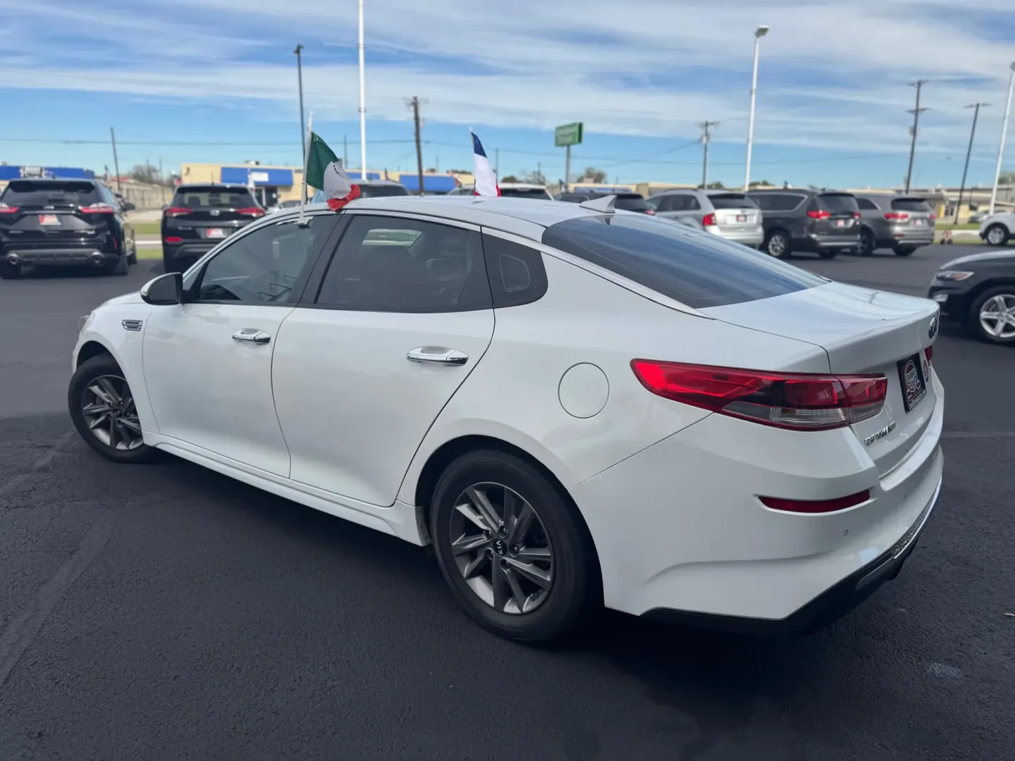 2020 Kia Optima LX (5XXGT4L35LG) with an 2.4L L4 DOHC 16V engine, 6A transmission, located at 10740 Forest Lane, Dallas, TX, 75243, (972) 272-7300, 32.908588, -96.701813 - **Unlock Your Adventure with the 2020 Kia Optima: Your Ideal Daily Driver!**<br /> <br /> Are you ready to elevate your daily commute, family outings, and weekend adventures? Look no further than the 2020 Kia Optima, now available at Traditional Autos! This stunning pre-owned sedan, finished in a pr - Photo#4