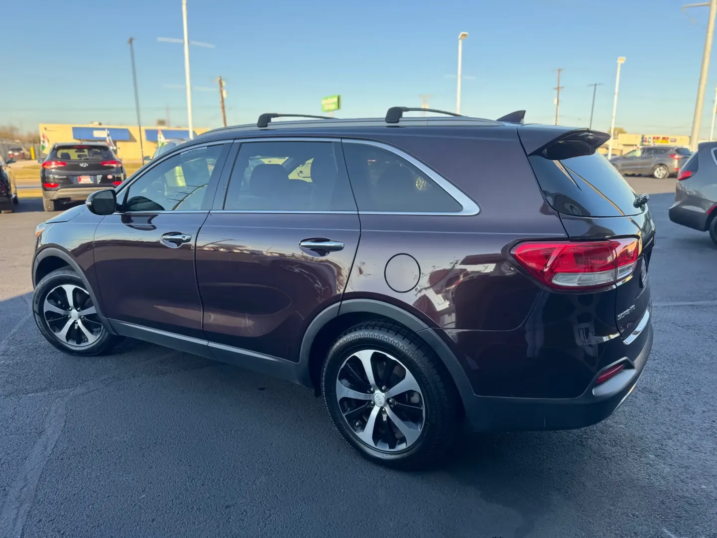 2016 Kia Sorento EX 2WD (5XYPH4A17GG) with an 2.4L L4 DOHC 16V engine, 6-Speed Automatic transmission, located at 10740 Forest Lane, Dallas, TX, 75243, (972) 272-7300, 32.908588, -96.701813 - Are you ready to elevate your family adventures or daily commute? Look no further than this stunning 2016 Kia Sorento, a perfect blend of comfort, style, and versatility that fits seamlessly into your busy lifestyle. Whether you're navigating the bustling streets of Dallas or heading out for a weeke - Photo#4