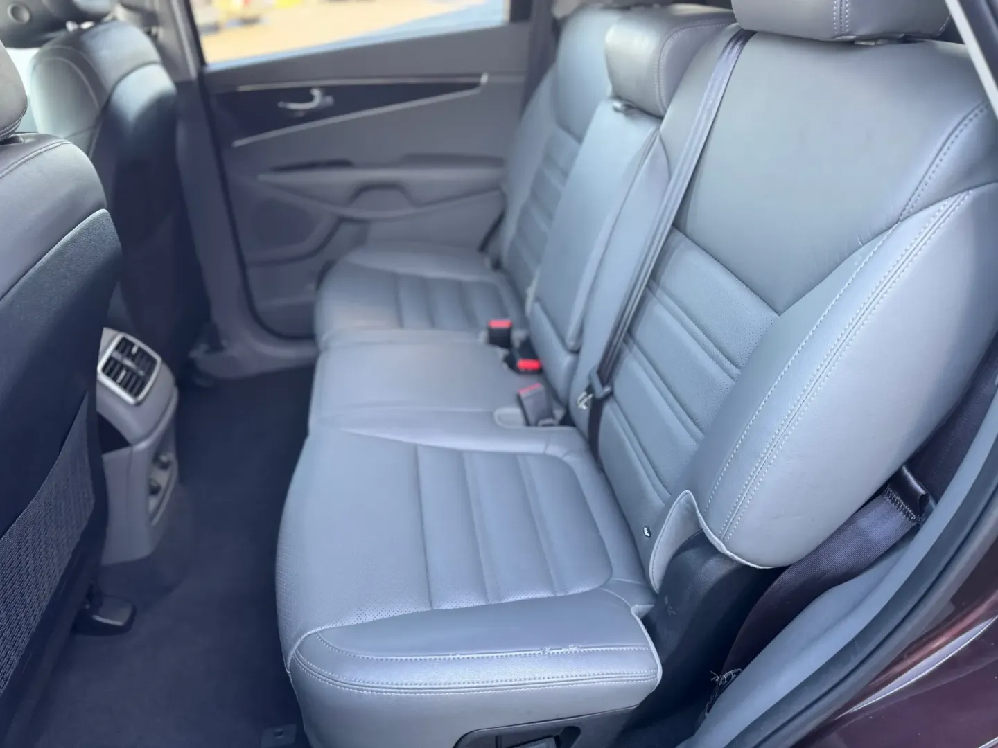 2016 Kia Sorento EX 2WD (5XYPH4A17GG) with an 2.4L L4 DOHC 16V engine, 6-Speed Automatic transmission, located at 10740 Forest Lane, Dallas, TX, 75243, (972) 272-7300, 32.908588, -96.701813 - Are you ready to elevate your family adventures or daily commute? Look no further than this stunning 2016 Kia Sorento, a perfect blend of comfort, style, and versatility that fits seamlessly into your busy lifestyle. Whether you're navigating the bustling streets of Dallas or heading out for a weeke - Photo#5