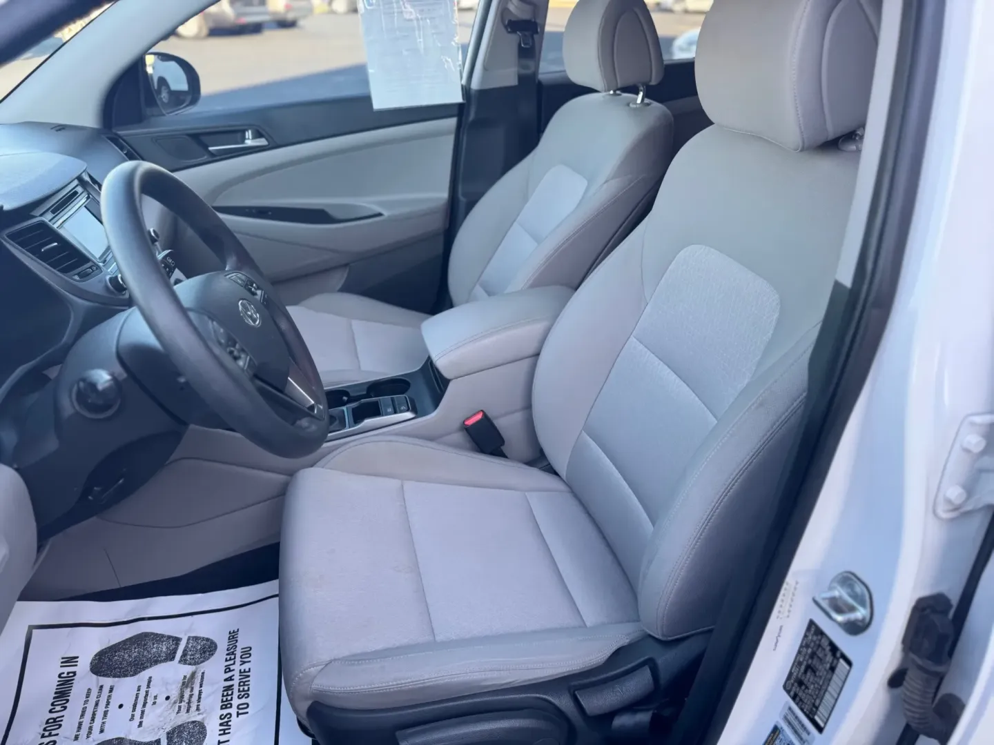 2016 Hyundai Tucson SE w/Preferred Package (KM8J33A43GU) with an 2.0L L4 DOHC 16V engine, 6A transmission, located at 10740 Forest Lane, Dallas, TX, 75243, (972) 272-7300, 32.908588, -96.701813 - Looking for the perfect SUV to elevate your weekend adventures or make daily commutes a breeze? Look no further! At Traditional Autos, located at 10740 Forest Lane, Dallas, TX 75243, we proudly offer a standout 2016 Hyundai Tucson that seamlessly blends comfort, style, and reliability. This pre-owne - Photo#9