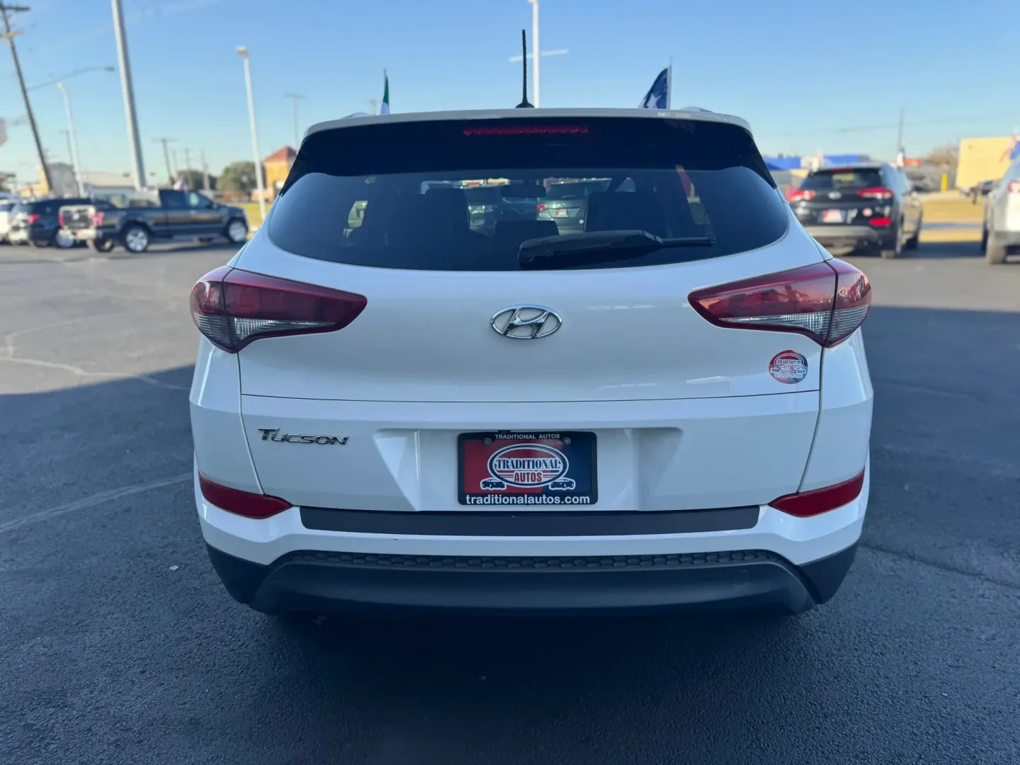 2016 Hyundai Tucson SE w/Preferred Package (KM8J33A43GU) with an 2.0L L4 DOHC 16V engine, 6A transmission, located at 10740 Forest Lane, Dallas, TX, 75243, (972) 272-7300, 32.908588, -96.701813 - Looking for the perfect SUV to elevate your weekend adventures or make daily commutes a breeze? Look no further! At Traditional Autos, located at 10740 Forest Lane, Dallas, TX 75243, we proudly offer a standout 2016 Hyundai Tucson that seamlessly blends comfort, style, and reliability. This pre-owne - Photo#3
