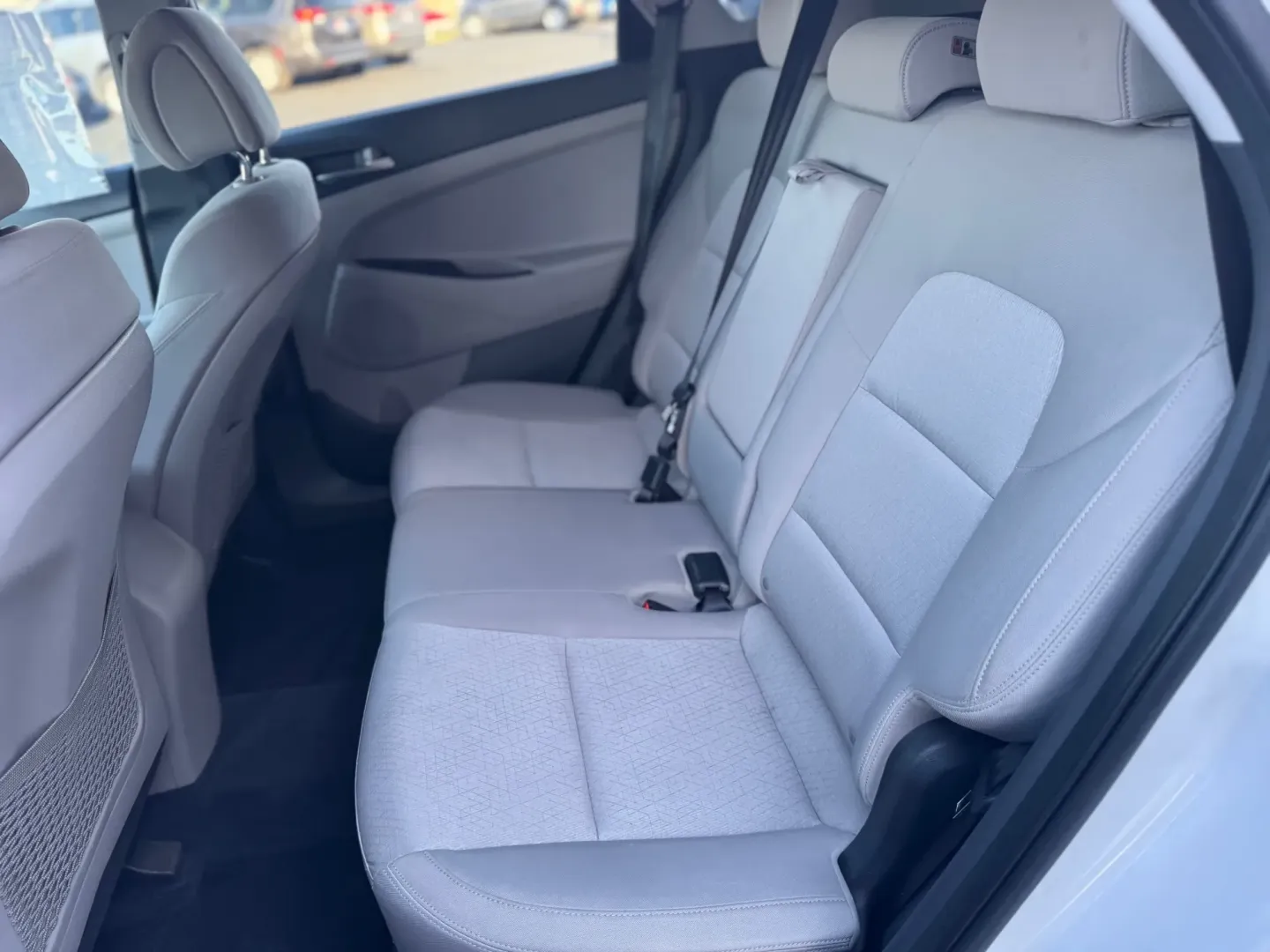 2016 Hyundai Tucson SE w/Preferred Package (KM8J33A43GU) with an 2.0L L4 DOHC 16V engine, 6A transmission, located at 10740 Forest Lane, Dallas, TX, 75243, (972) 272-7300, 32.908588, -96.701813 - Looking for the perfect SUV to elevate your weekend adventures or make daily commutes a breeze? Look no further! At Traditional Autos, located at 10740 Forest Lane, Dallas, TX 75243, we proudly offer a standout 2016 Hyundai Tucson that seamlessly blends comfort, style, and reliability. This pre-owne - Photo#6