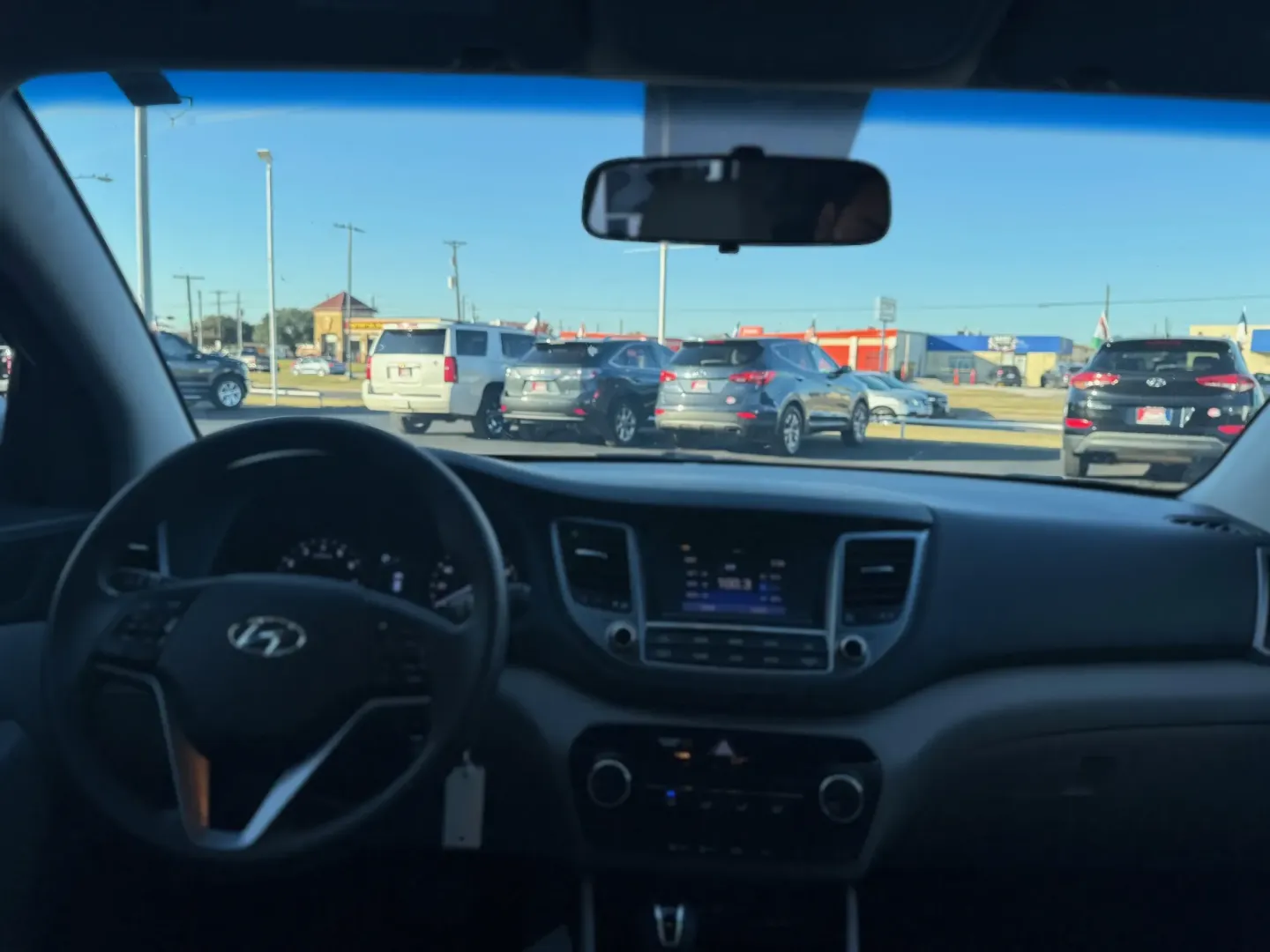 2016 Hyundai Tucson SE w/Preferred Package (KM8J33A43GU) with an 2.0L L4 DOHC 16V engine, 6A transmission, located at 10740 Forest Lane, Dallas, TX, 75243, (972) 272-7300, 32.908588, -96.701813 - Looking for the perfect SUV to elevate your weekend adventures or make daily commutes a breeze? Look no further! At Traditional Autos, located at 10740 Forest Lane, Dallas, TX 75243, we proudly offer a standout 2016 Hyundai Tucson that seamlessly blends comfort, style, and reliability. This pre-owne - Photo#7