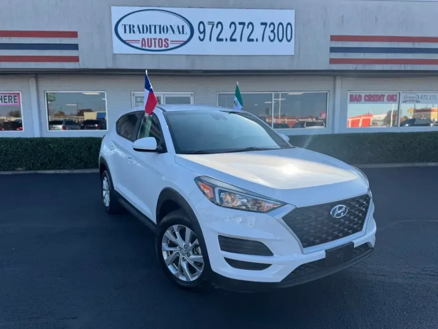 2021 Hyundai Tucson SE (KM8J23A44MU) with an 2.0L L4 DOHC 16V engine, 6A transmission, located at 10740 Forest Lane, Dallas, TX, 75243, (972) 272-7300, 32.908588, -96.701813 - Are you ready to elevate your daily commute or weekend adventures? Discover the perfect blend of style, comfort, and reliability with this pristine 2021 Hyundai Tucson, now available at Traditional Autos in Dallas, TX. Located at 10740 Forest Lane, Dallas, TX 75243, our pre-owned dealership speciali - Photo#0