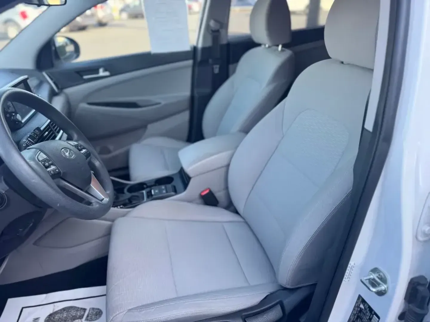 2021 Hyundai Tucson SE (KM8J23A44MU) with an 2.0L L4 DOHC 16V engine, 6A transmission, located at 10740 Forest Lane, Dallas, TX, 75243, (972) 272-7300, 32.908588, -96.701813 - Are you ready to elevate your daily commute or weekend adventures? Discover the perfect blend of style, comfort, and reliability with this pristine 2021 Hyundai Tucson, now available at Traditional Autos in Dallas, TX. Located at 10740 Forest Lane, Dallas, TX 75243, our pre-owned dealership speciali - Photo#9