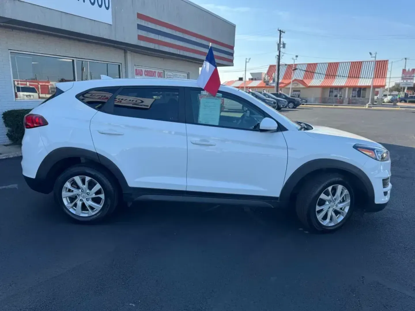 2021 Hyundai Tucson SE (KM8J23A44MU) with an 2.0L L4 DOHC 16V engine, 6A transmission, located at 10740 Forest Lane, Dallas, TX, 75243, (972) 272-7300, 32.908588, -96.701813 - Are you ready to elevate your daily commute or weekend adventures? Discover the perfect blend of style, comfort, and reliability with this pristine 2021 Hyundai Tucson, now available at Traditional Autos in Dallas, TX. Located at 10740 Forest Lane, Dallas, TX 75243, our pre-owned dealership speciali - Photo#2