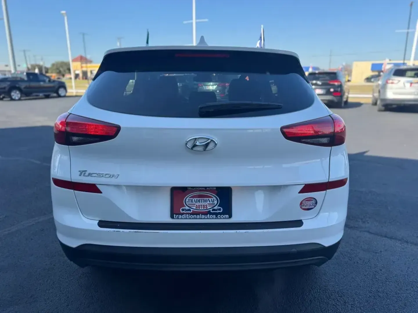 2021 Hyundai Tucson SE (KM8J23A44MU) with an 2.0L L4 DOHC 16V engine, 6A transmission, located at 10740 Forest Lane, Dallas, TX, 75243, (972) 272-7300, 32.908588, -96.701813 - Are you ready to elevate your daily commute or weekend adventures? Discover the perfect blend of style, comfort, and reliability with this pristine 2021 Hyundai Tucson, now available at Traditional Autos in Dallas, TX. Located at 10740 Forest Lane, Dallas, TX 75243, our pre-owned dealership speciali - Photo#3