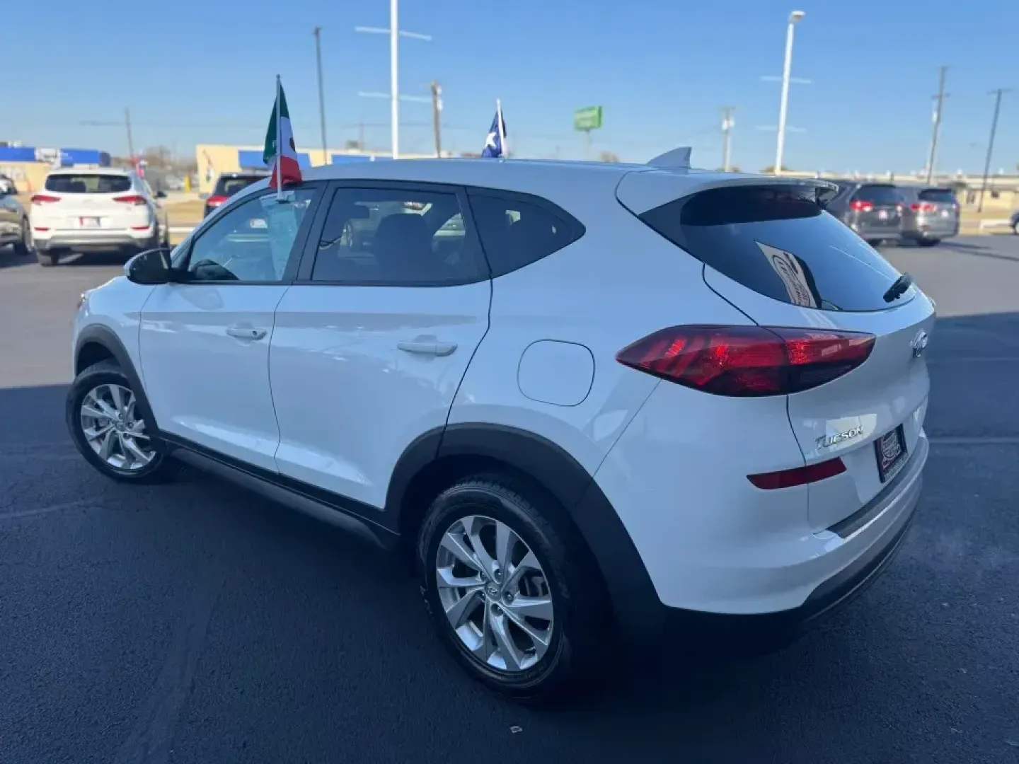 2021 Hyundai Tucson SE (KM8J23A44MU) with an 2.0L L4 DOHC 16V engine, 6A transmission, located at 10740 Forest Lane, Dallas, TX, 75243, (972) 272-7300, 32.908588, -96.701813 - Are you ready to elevate your daily commute or weekend adventures? Discover the perfect blend of style, comfort, and reliability with this pristine 2021 Hyundai Tucson, now available at Traditional Autos in Dallas, TX. Located at 10740 Forest Lane, Dallas, TX 75243, our pre-owned dealership speciali - Photo#5
