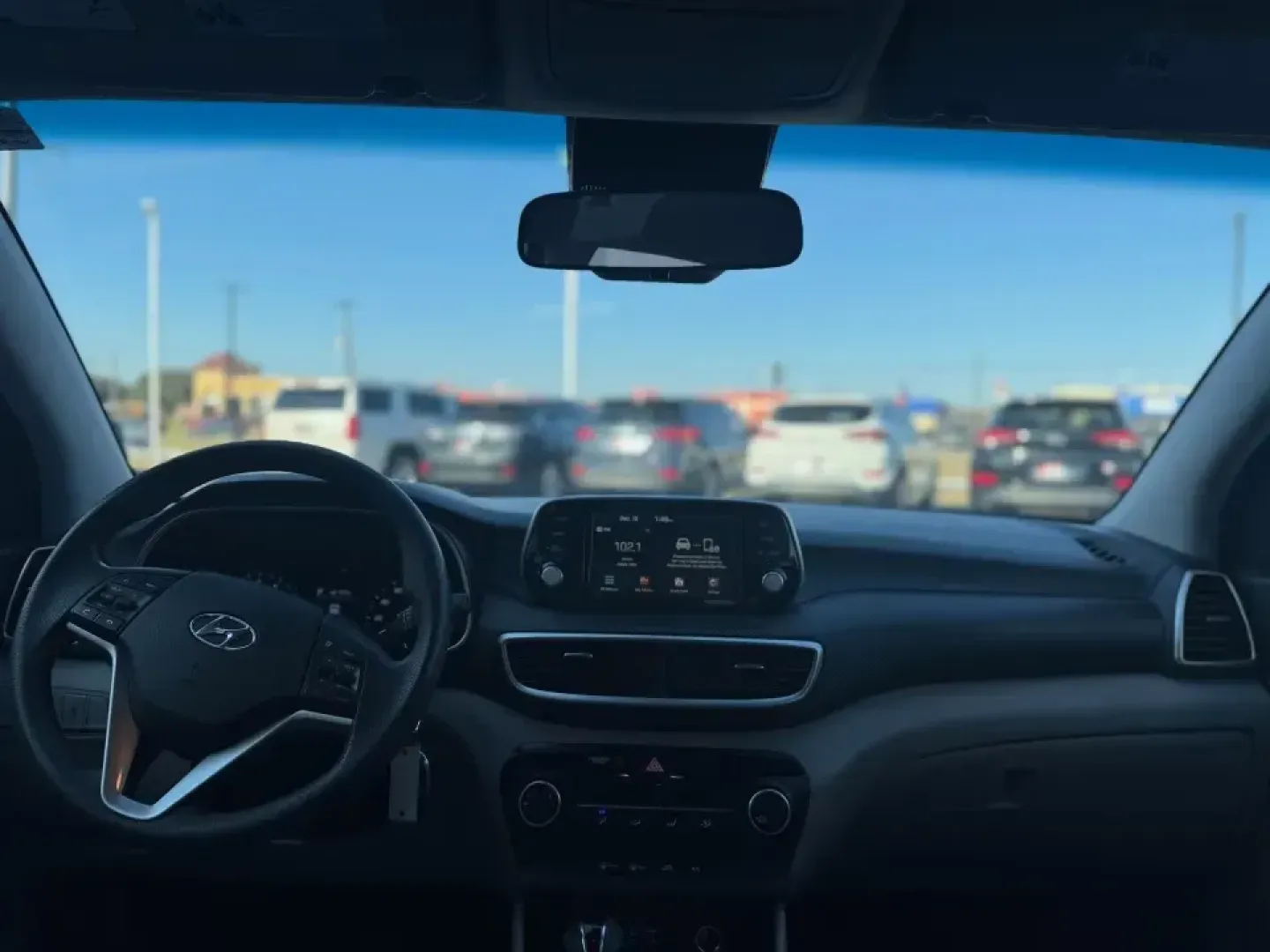 2021 Hyundai Tucson SE (KM8J23A44MU) with an 2.0L L4 DOHC 16V engine, 6A transmission, located at 10740 Forest Lane, Dallas, TX, 75243, (972) 272-7300, 32.908588, -96.701813 - Are you ready to elevate your daily commute or weekend adventures? Discover the perfect blend of style, comfort, and reliability with this pristine 2021 Hyundai Tucson, now available at Traditional Autos in Dallas, TX. Located at 10740 Forest Lane, Dallas, TX 75243, our pre-owned dealership speciali - Photo#7