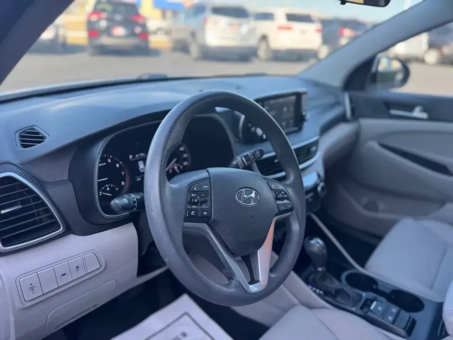 2021 Hyundai Tucson SE (KM8J23A44MU) with an 2.0L L4 DOHC 16V engine, 6A transmission, located at 10740 Forest Lane, Dallas, TX, 75243, (972) 272-7300, 32.908588, -96.701813 - Are you ready to elevate your daily commute or weekend adventures? Discover the perfect blend of style, comfort, and reliability with this pristine 2021 Hyundai Tucson, now available at Traditional Autos in Dallas, TX. Located at 10740 Forest Lane, Dallas, TX 75243, our pre-owned dealership speciali - Photo#8