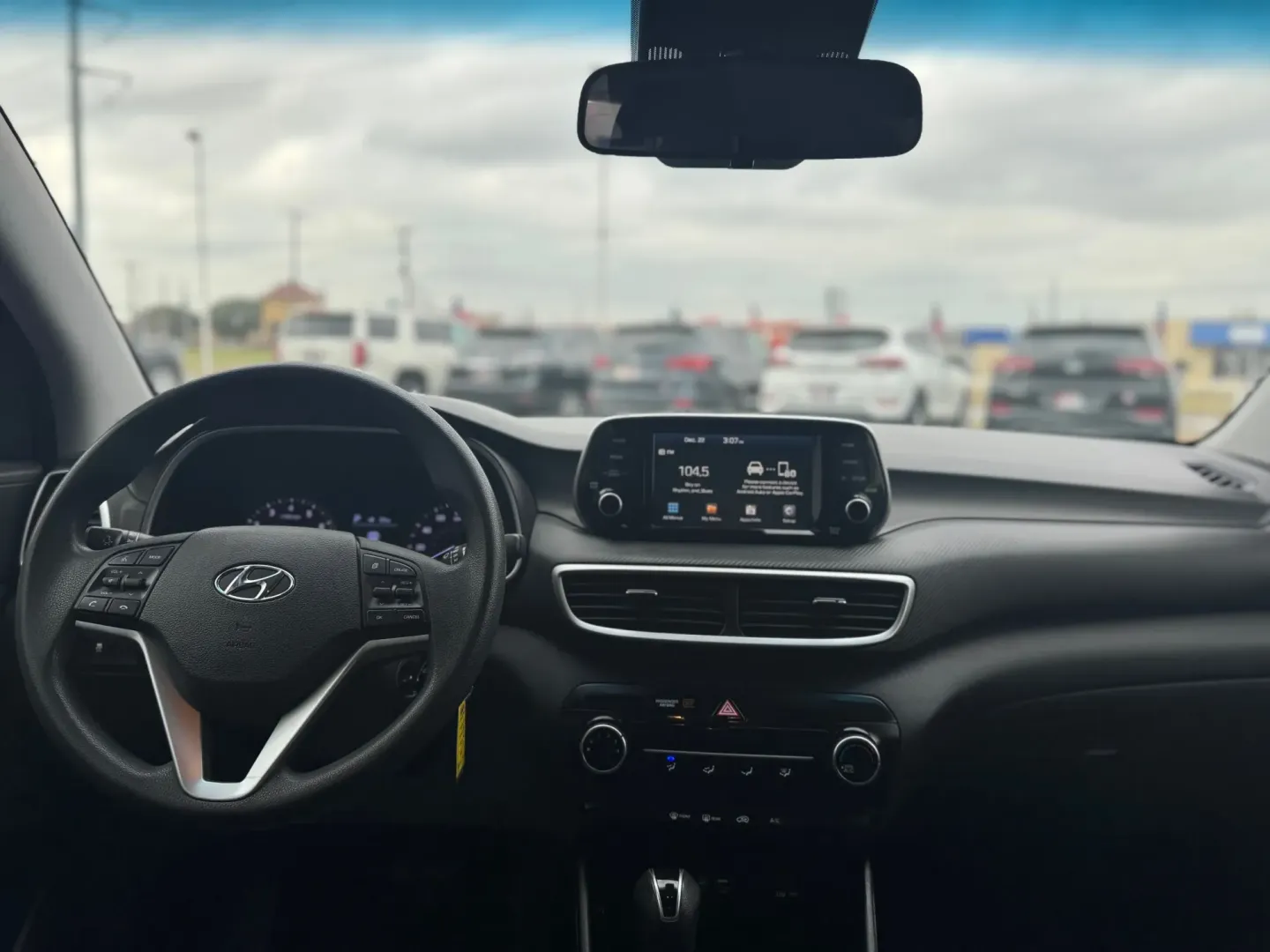 2020 Hyundai Tucson SE (KM8J23A4XLU) with an 2.0L L4 DOHC 16V engine, 6A transmission, located at 10740 Forest Lane, Dallas, TX, 75243, (972) 272-7300, 32.908588, -96.701813 - **Adventure Awaits: Discover the Versatile 2020 Hyundai Tucson at Traditional Autos in Dallas, TX!**<br /> <br /> Are you looking for the perfect SUV to accommodate your active lifestyle? Whether you're navigating the bustling streets of Dallas or embarking on weekend getaways, the 2020 Hyundai Tucs - Photo#6