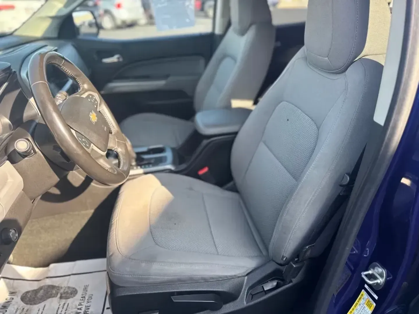 2016 Chevrolet Colorado LT Crew Cab 2WD Long Box (1GCGSCE31G1) with an 3.6L V6 DOHC 24V GAS engine, 6A transmission, located at 10740 Forest Lane, Dallas, TX, 75243, (972) 272-7300, 32.908588, -96.701813 - **Unleash Adventure with the 2016 Chevrolet Colorado at Traditional Autos!**<br /> <br /> Are you ready to elevate your lifestyle with a reliable and robust vehicle? The 2016 Chevrolet Colorado is your ticket to weekend adventures, daily commutes, and everything in between. This crew cab pickup, wit - Photo#9