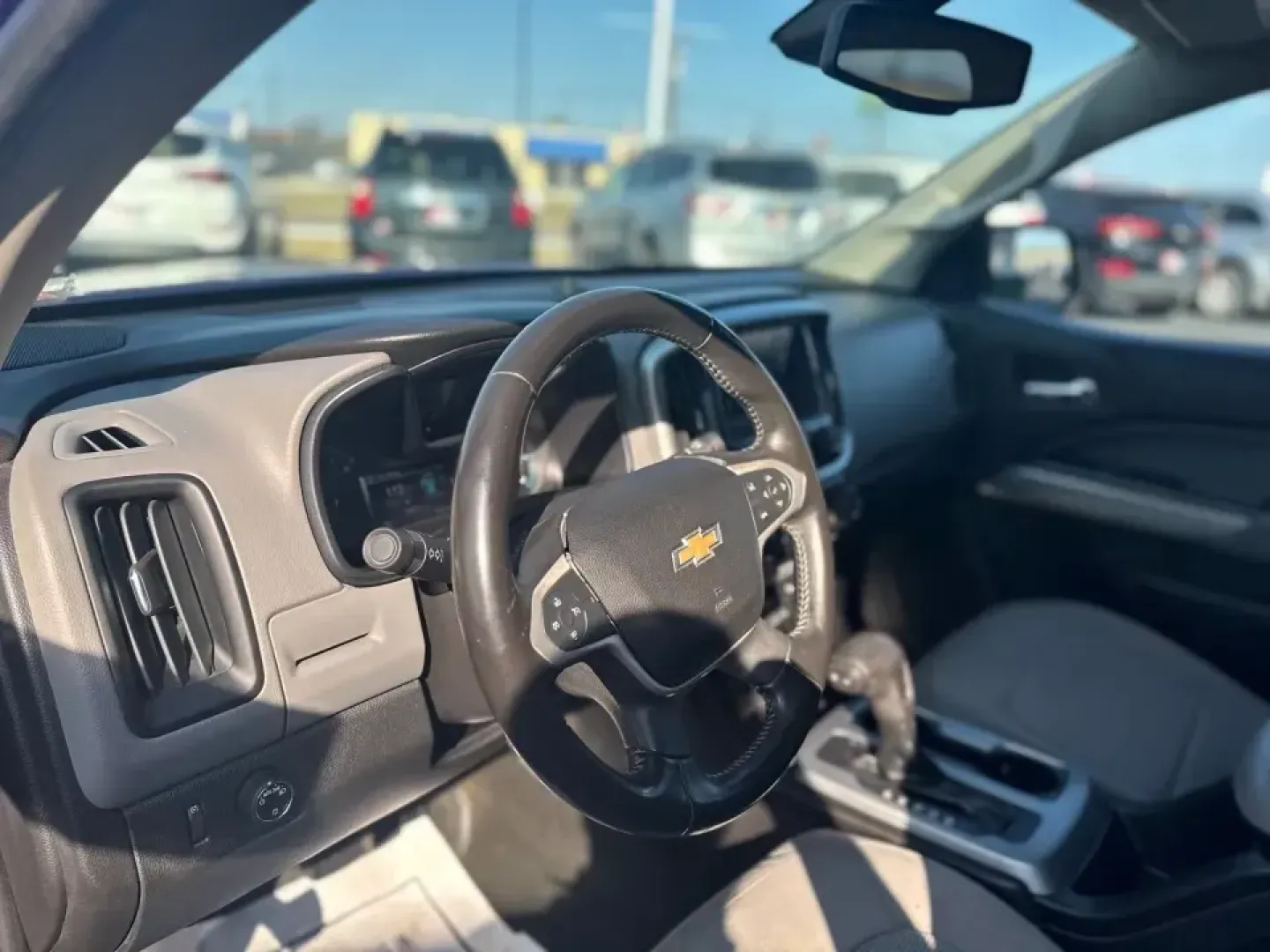 2016 Chevrolet Colorado LT Crew Cab 2WD Long Box (1GCGSCE31G1) with an 3.6L V6 DOHC 24V GAS engine, 6A transmission, located at 10740 Forest Lane, Dallas, TX, 75243, (972) 272-7300, 32.908588, -96.701813 - **Unleash Adventure with the 2016 Chevrolet Colorado at Traditional Autos!**<br /> <br /> Are you ready to elevate your lifestyle with a reliable and robust vehicle? The 2016 Chevrolet Colorado is your ticket to weekend adventures, daily commutes, and everything in between. This crew cab pickup, wit - Photo#8